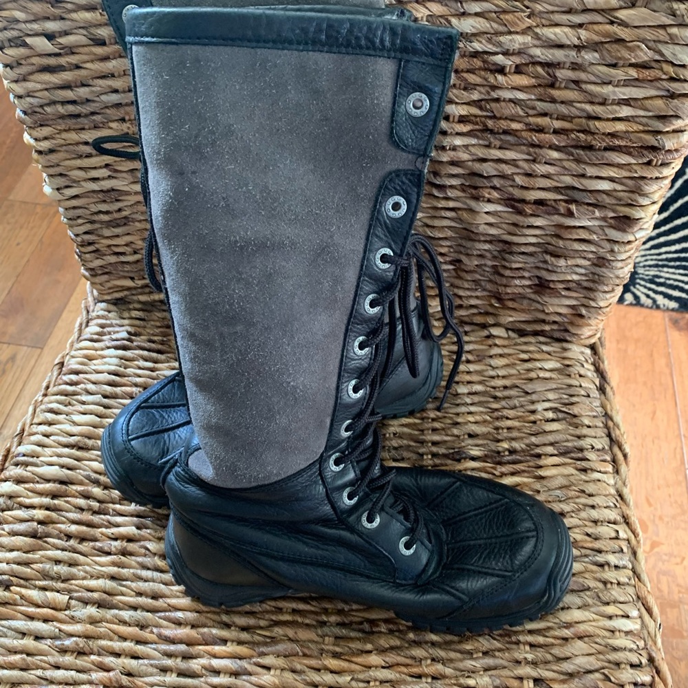 Ladies Ugg Adirondack tall boot size 6.5